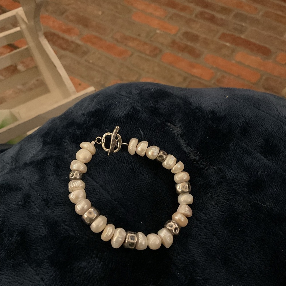 Elegant Pearl and Silver Bead Bracelet